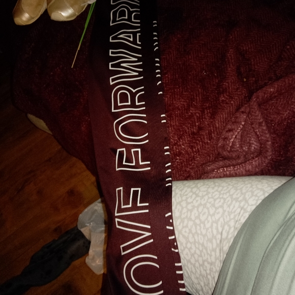 Woman jogging pants... MOVE FORWARD written on leg. - Picture 2 of 4